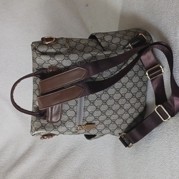 GD Backpack Style Tote - Picture 3 of 11